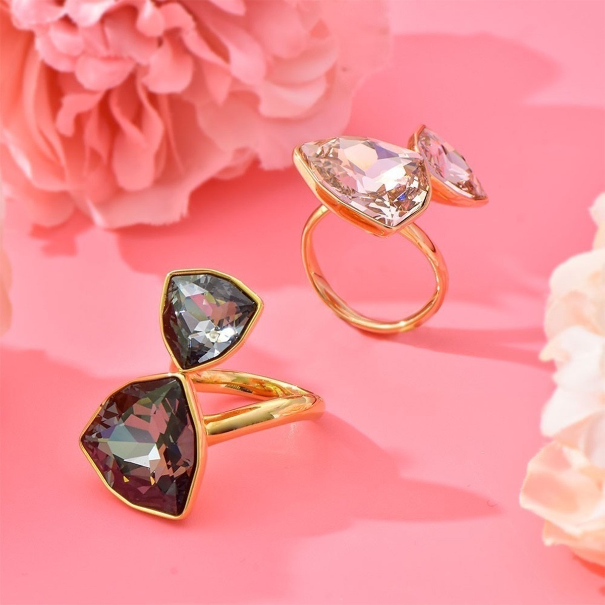 Nhẫn nữ Saga dáng hở