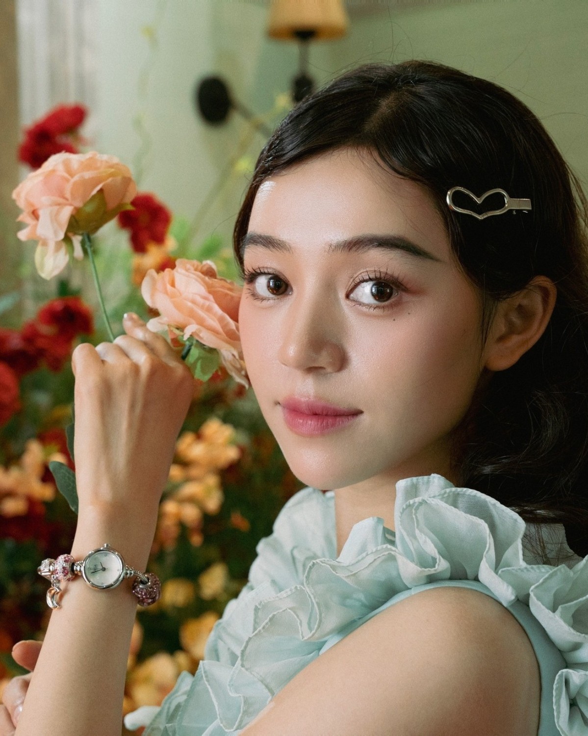 Linh Chi đeo Vòng tay Charm