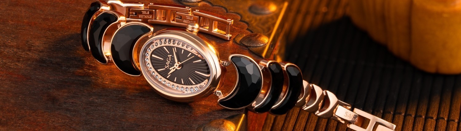 Mặt số elip khắc họa tiết Guilloche của Saga Lunar