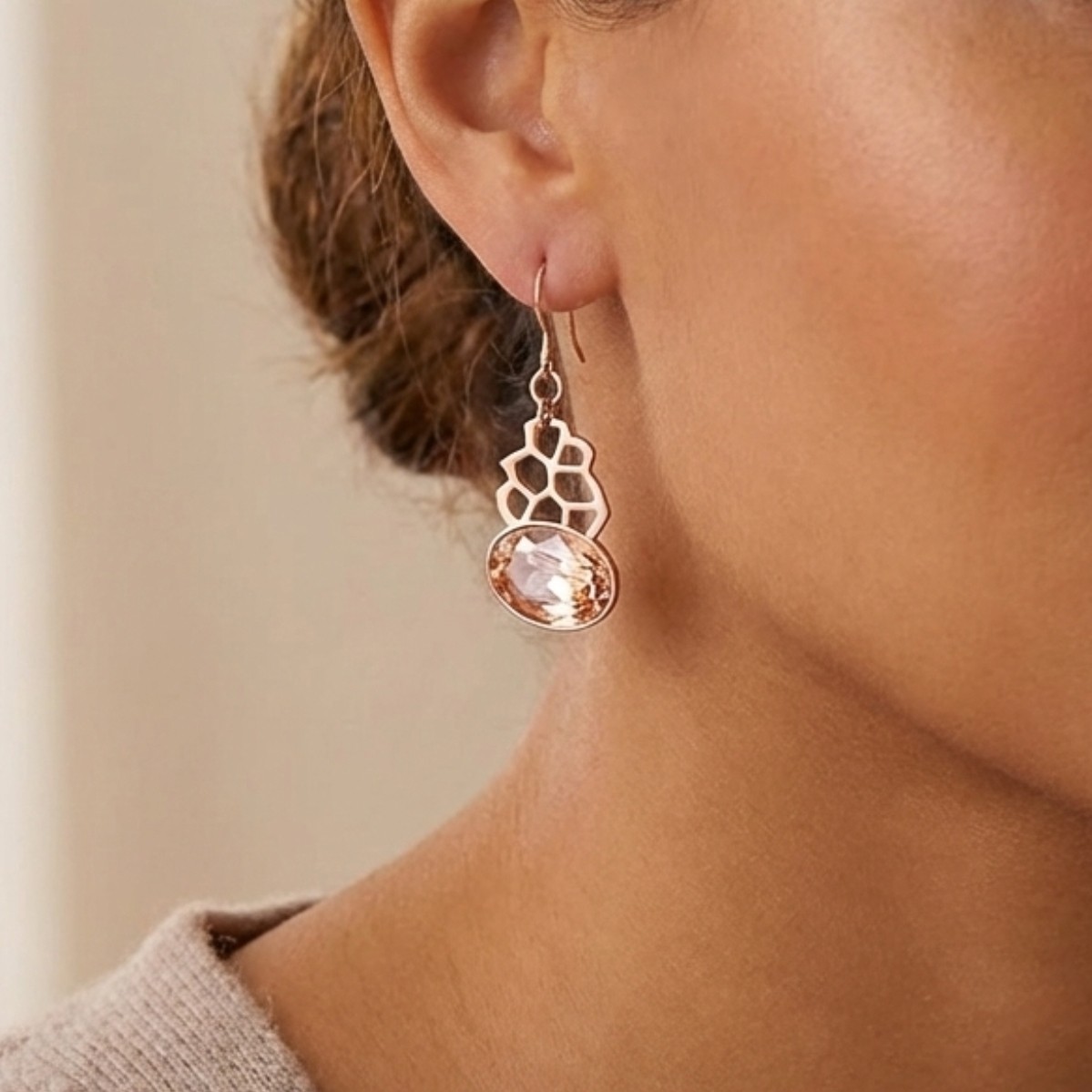 Chọn hoa tai có chất liệu, kích thước phù hợp