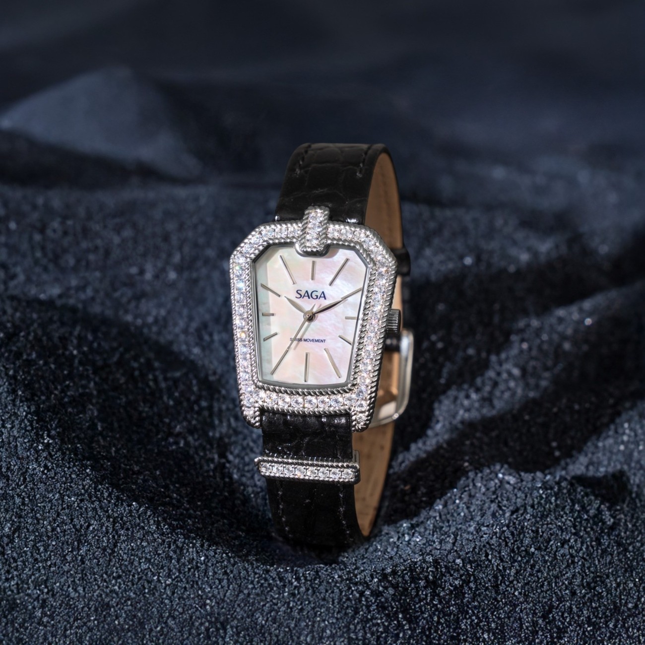 Đồng hồ nữ Saga sử dụng bộ máy từ Thụy Sỹ