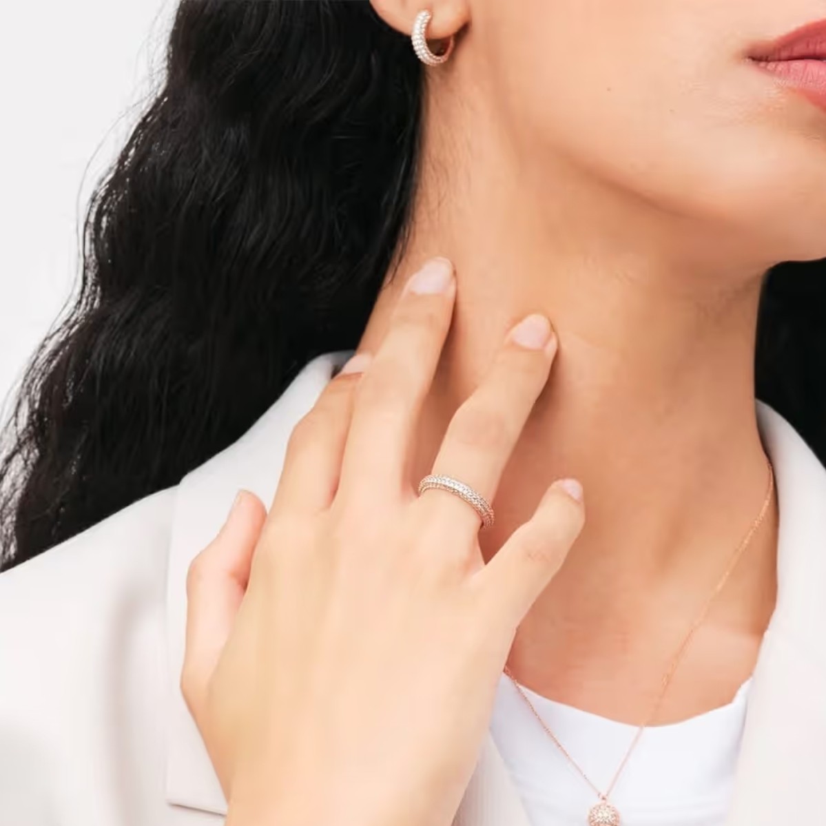 Đeo bông tai giúp tăng thủy vận