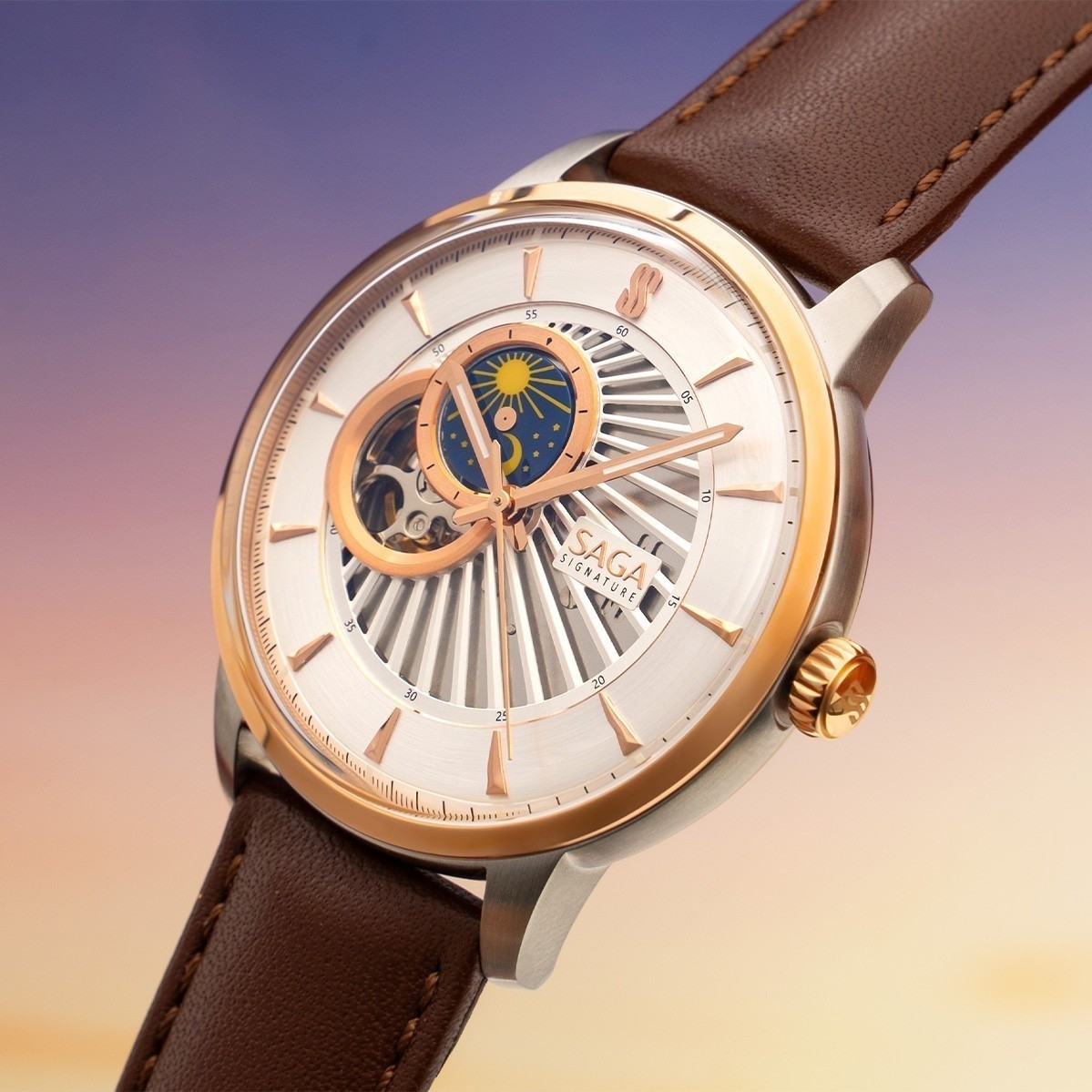 Chi tiết Sun & Moon trên đồng hồ Saga 13702-TTRSVBN-3