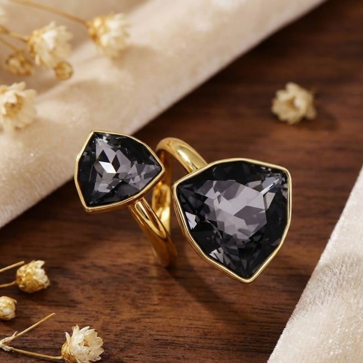 Nhẫn Saga mang kiểu dáng Bypass