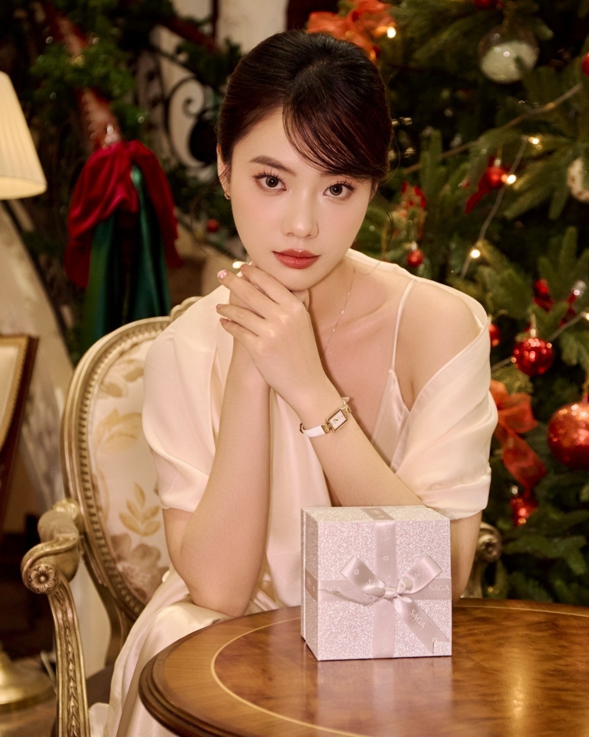 Đồng hồ kim cương Saga mang đến vẻ ngoài xa hoa