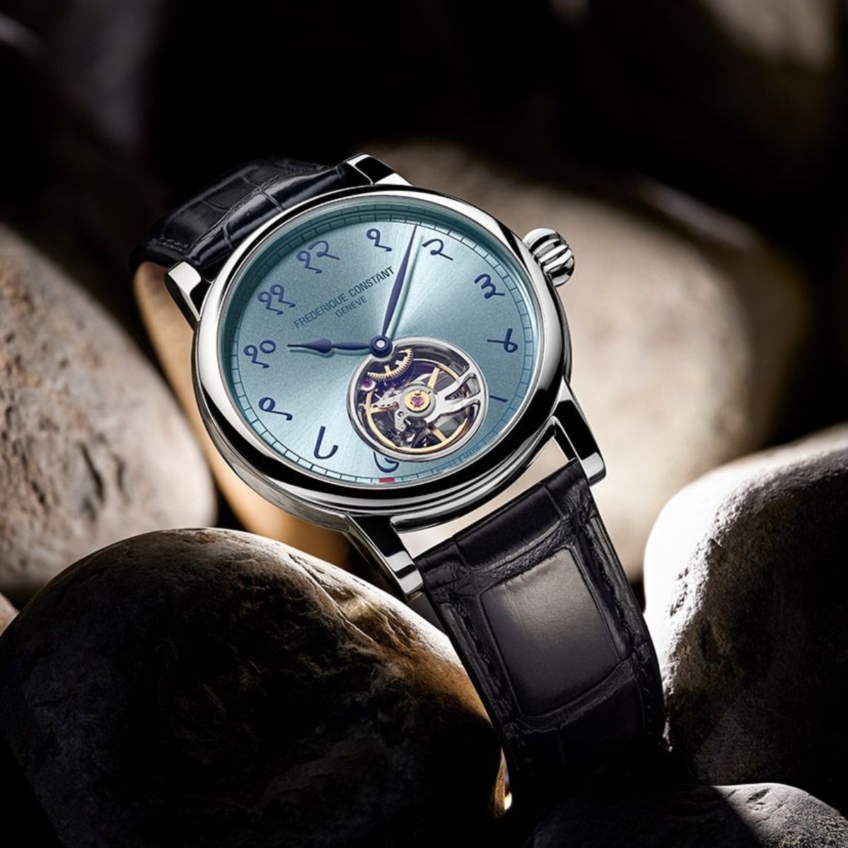 Đồng hồ Frederique Constant với thiết kế Open Heart
