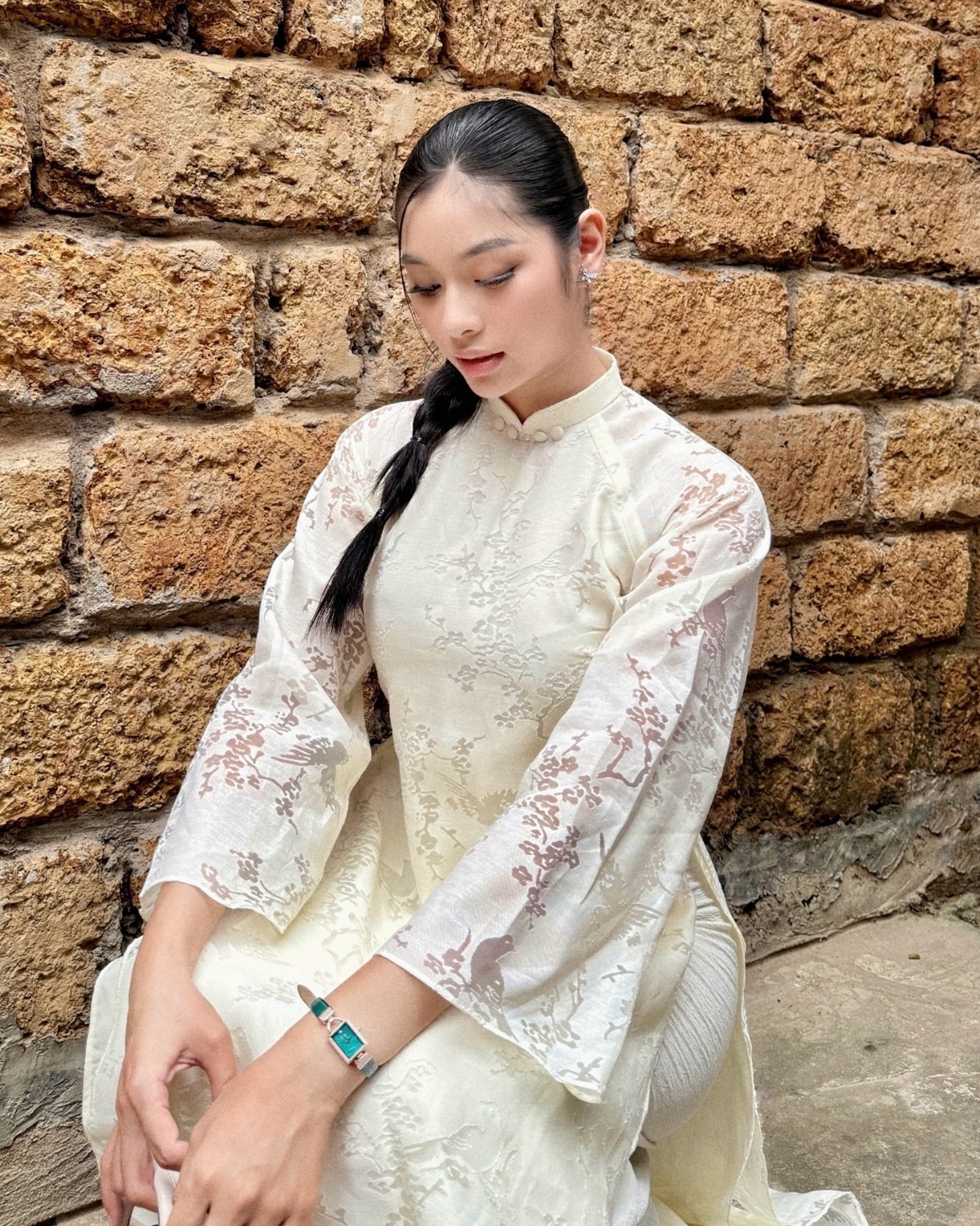 Quỳnh Trang và đồng hồ kim cương Saga MOP Diamonds