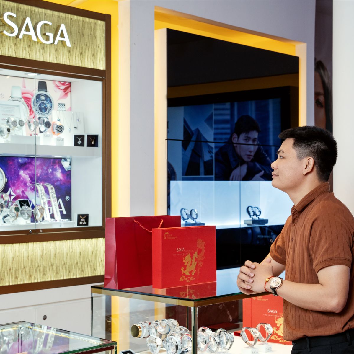 Mua đồng hồ chống nước 5ATM chính hãng tại Saga Vietnam