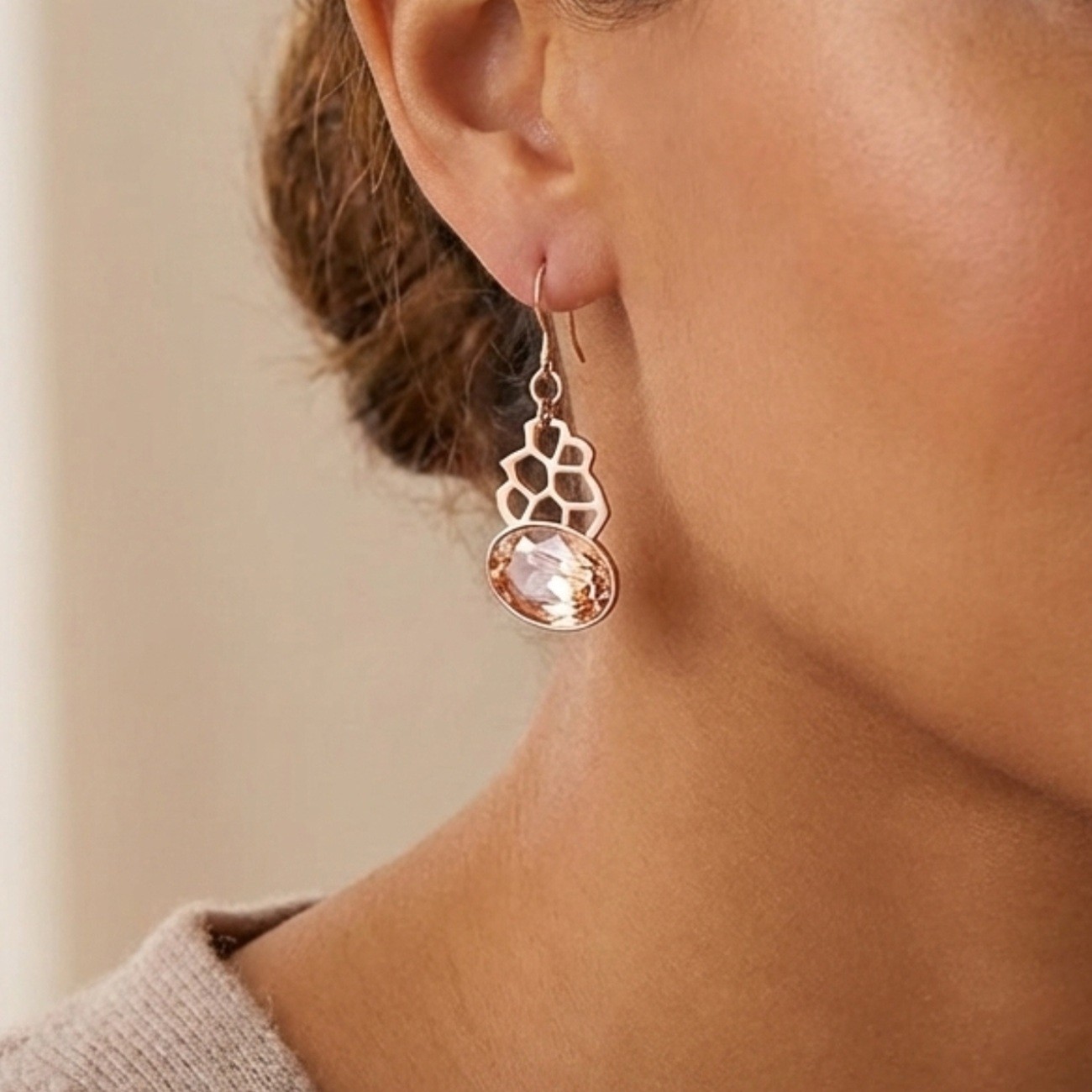 Chọn hoa tai có chất liệu, kích thước phù hợp