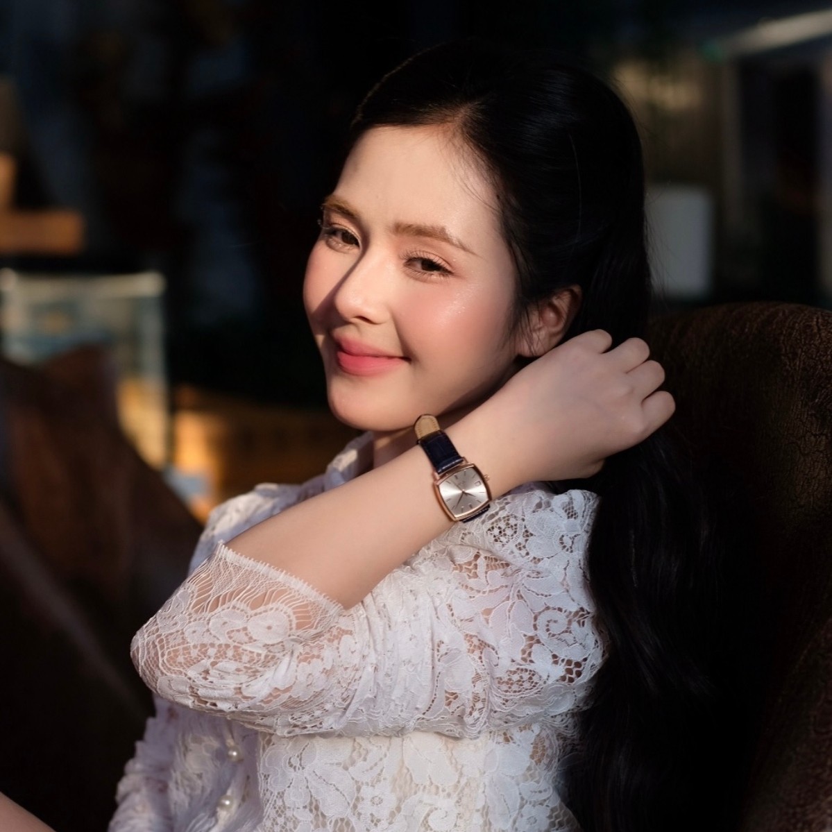 Đồng hồ nữ chống nước 3ATM trên tay mẫu