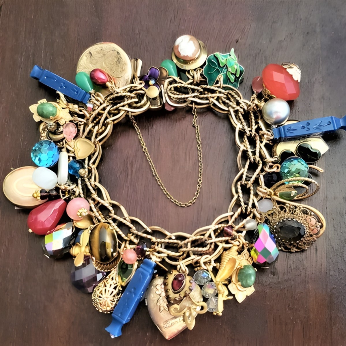 Vòng tay charm làm từ trang sức cũ