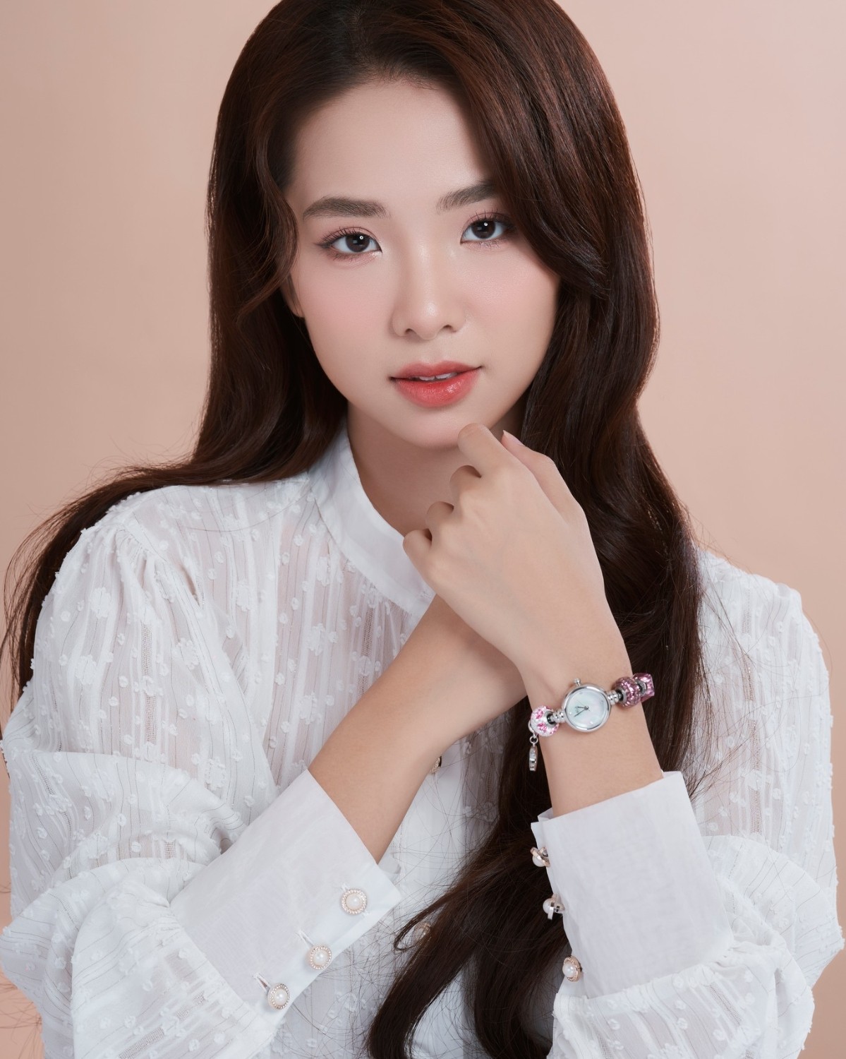 Mẫu diện vòng tay charm Saga - Ảnh 5