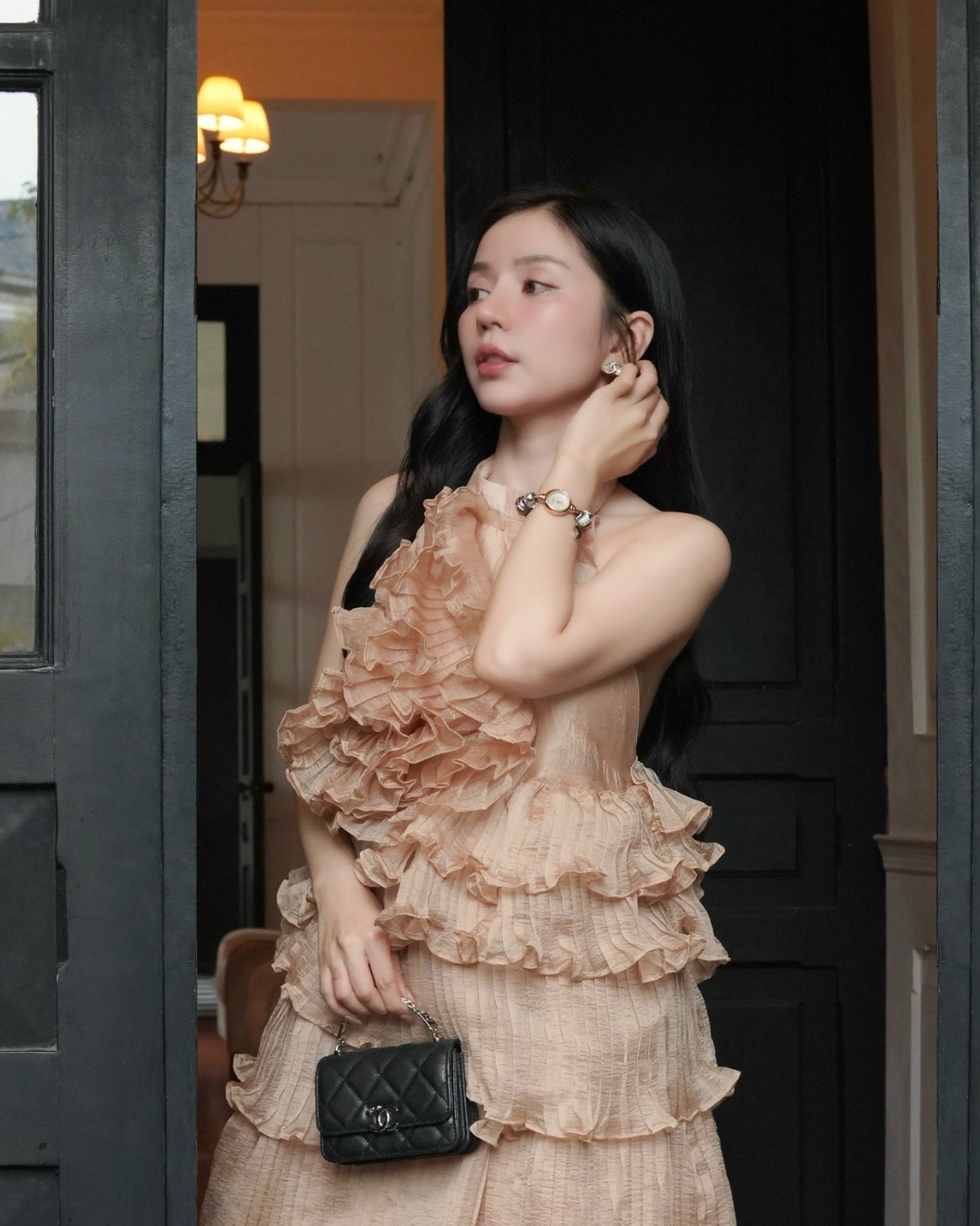 Mẫu diện vòng tay Saga Charm