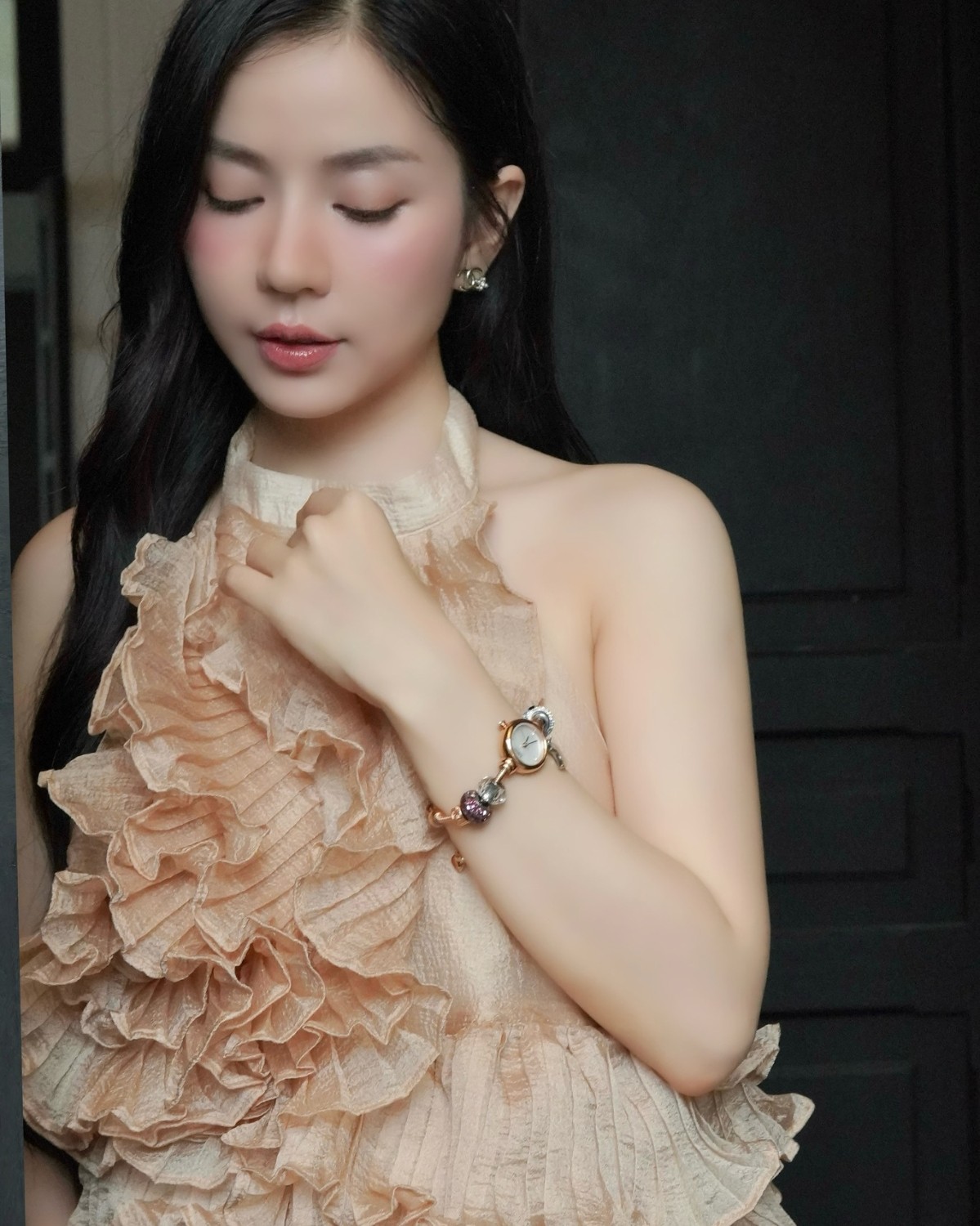 Mẫu diện vòng tay Saga Charm