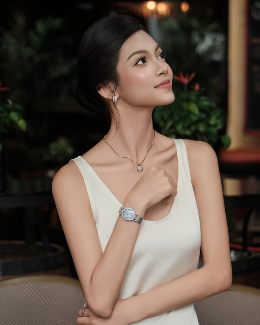 Ánh Sunny cùng đồng hồ Saga