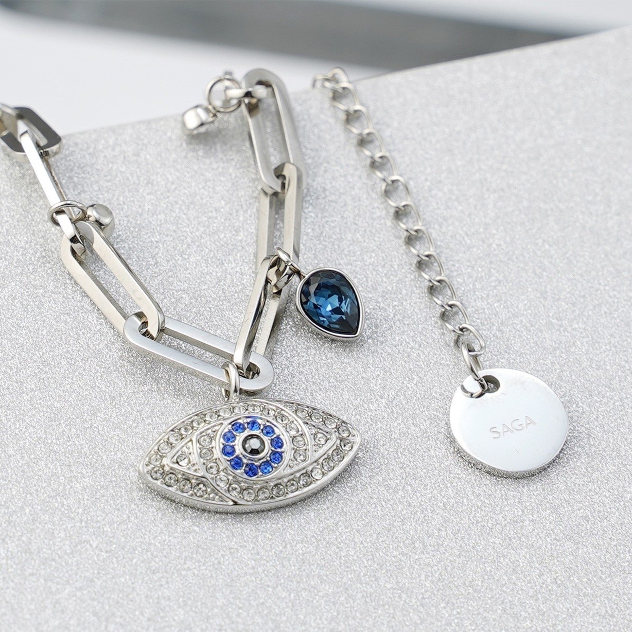 Biểu tượng Evil Eye trong trang sức Saga