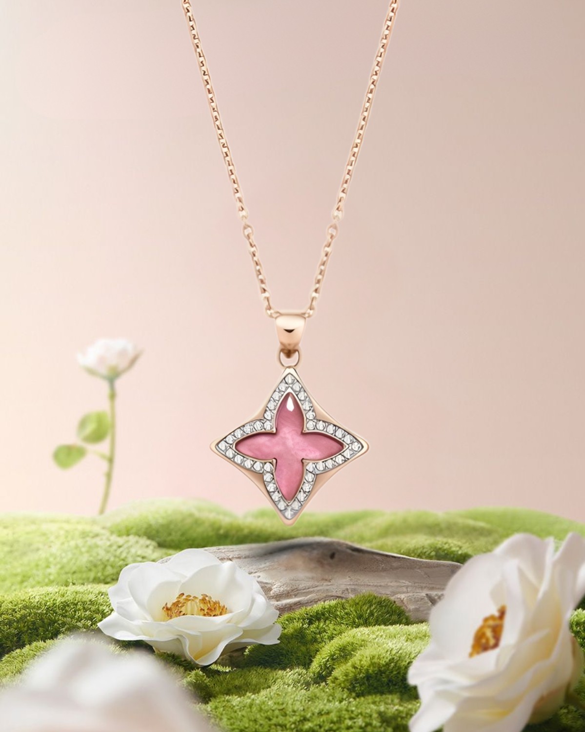 Dây chuyền Saga mặt ngôi sao bốn cánh