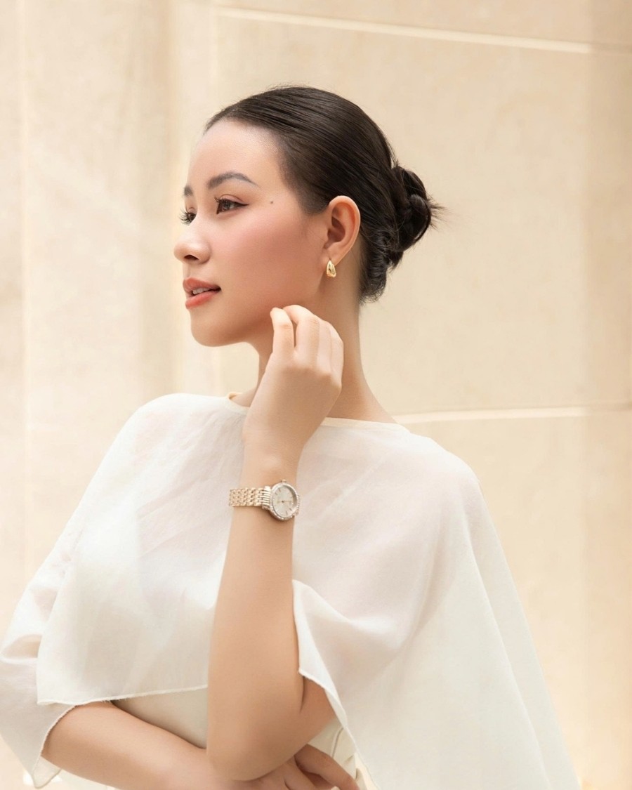 Vẻ đẹp thanh lịch khi diện đồng hồ Saga