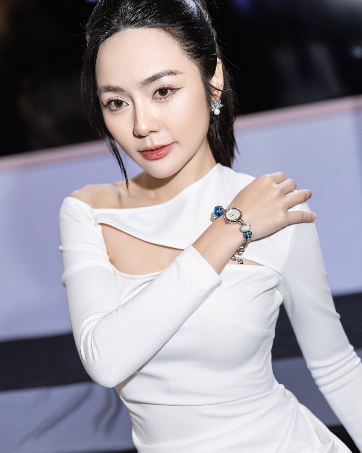 Đầy thanh lịch khi diện vòng tay charm - Ảnh 16