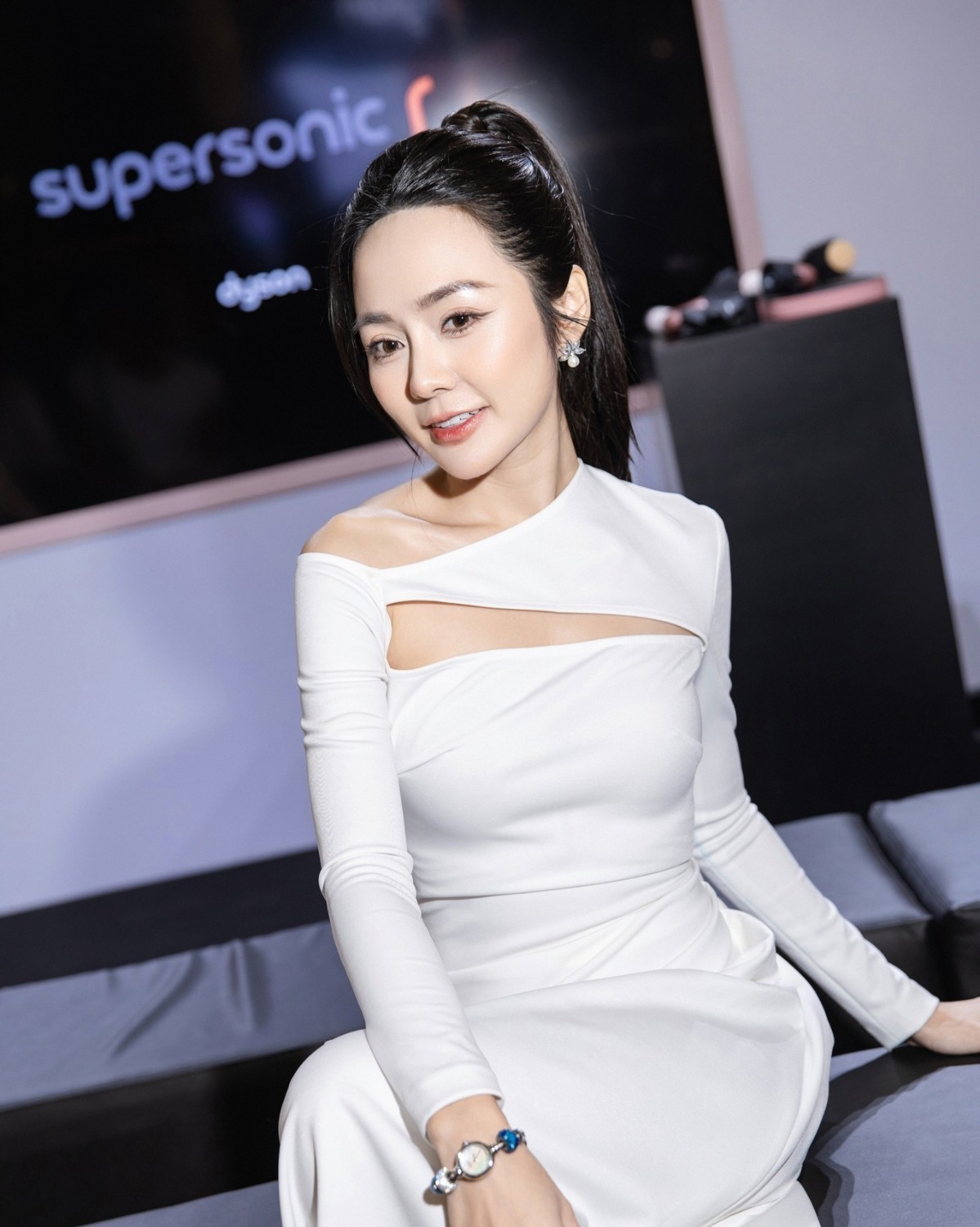 Người mẫu diện vòng tay charm Saga - Ảnh 17