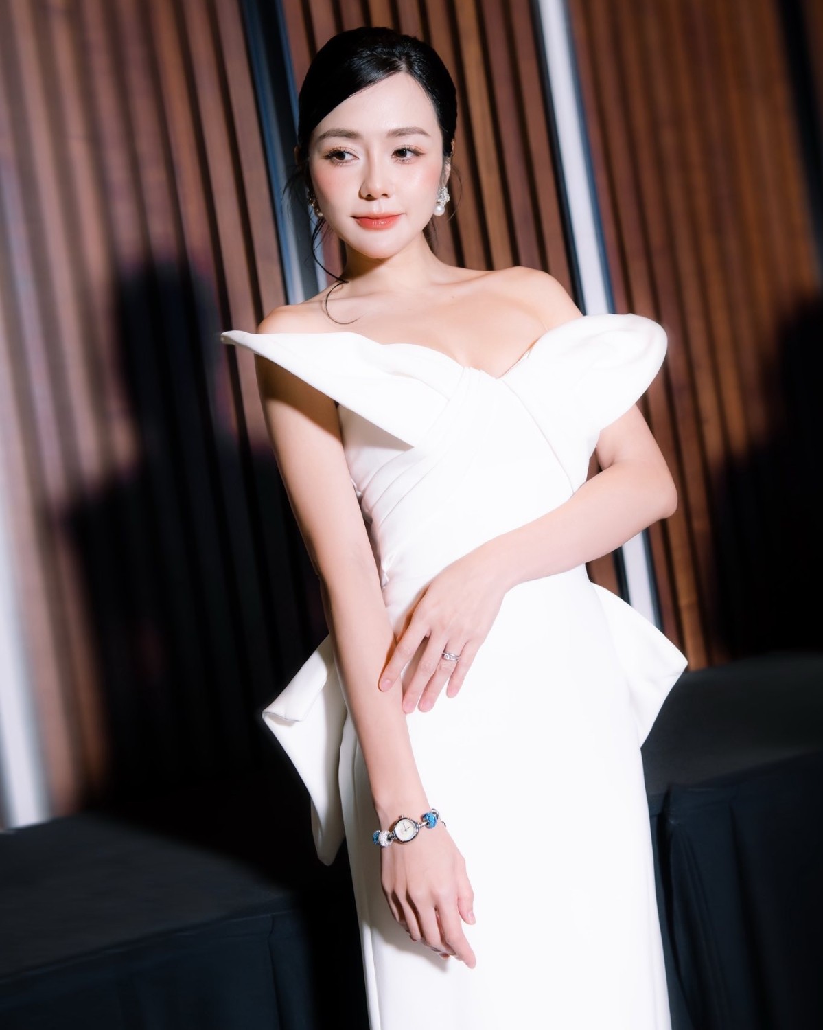 Mẫu diện vòng tay Saga Charm