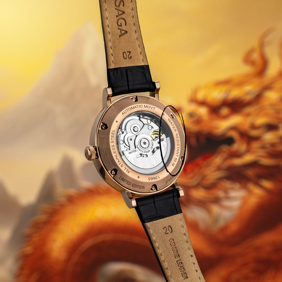 Nhận biết đồng hồ Saga có khả năng chống nước 5ATM qua mặt sau