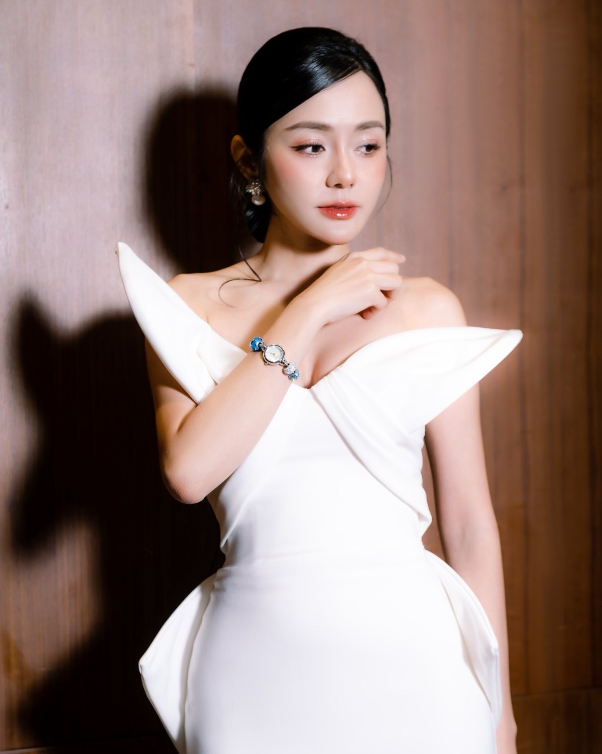 Mẫu diện vòng tay Saga Charm