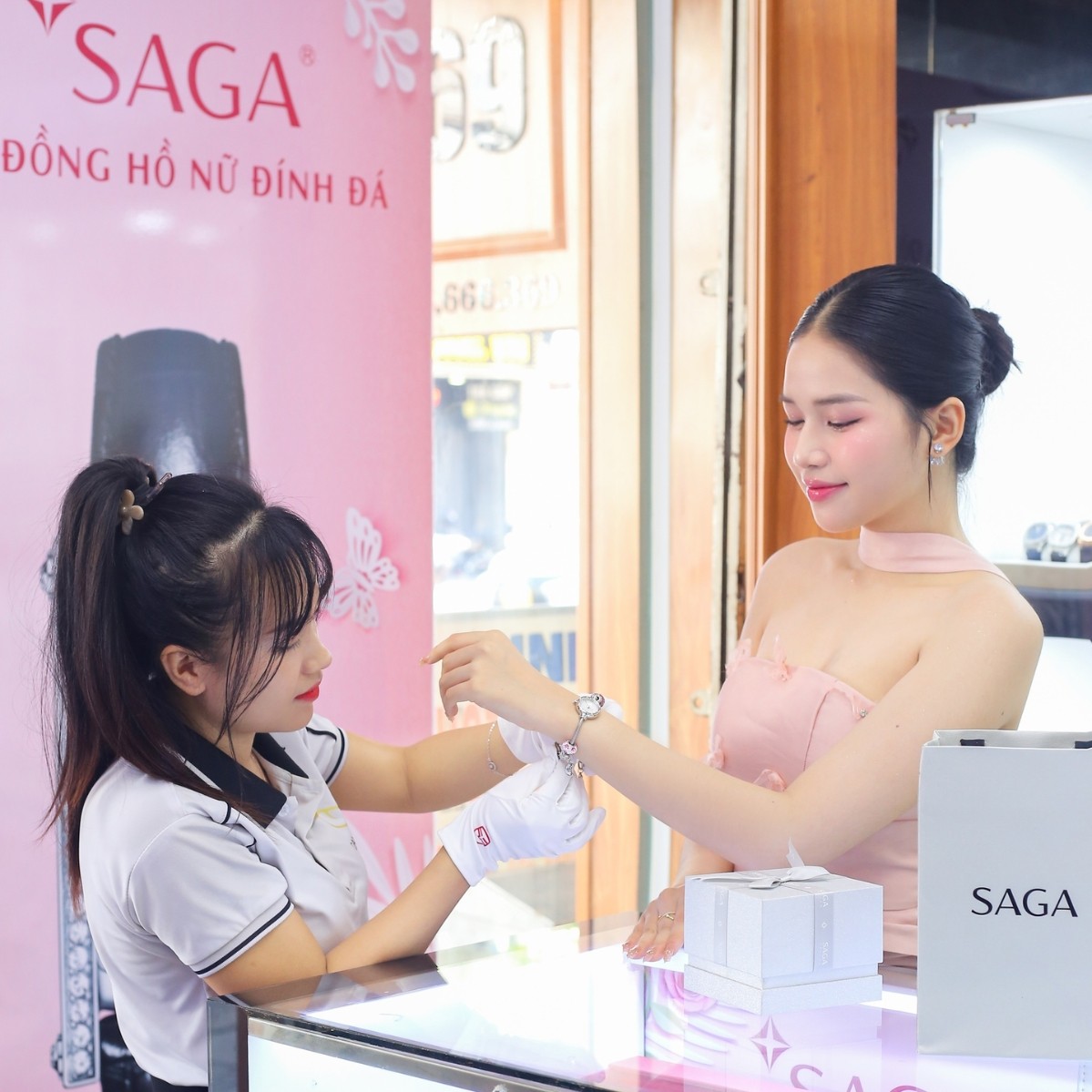 Quyền lợi khi mua vòng charm chính hãng tại Saga