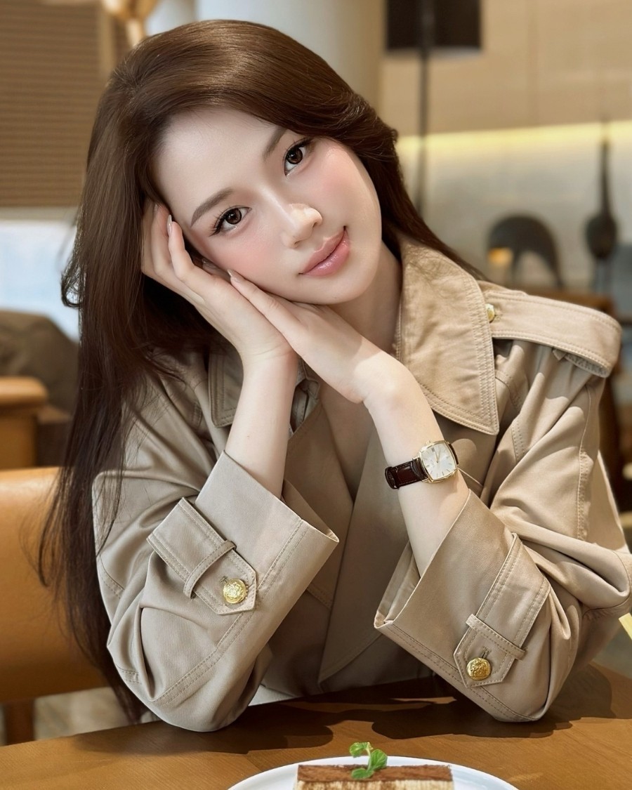 Thu Trang cùng đồng hồ nữ Saga Stella