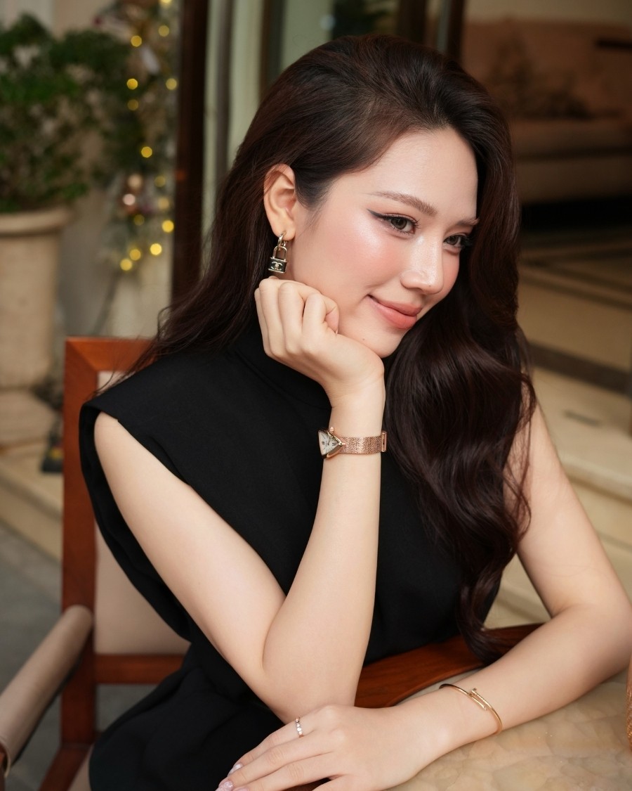 Thu Hương và đồng hồ đeo tay nữ Saga