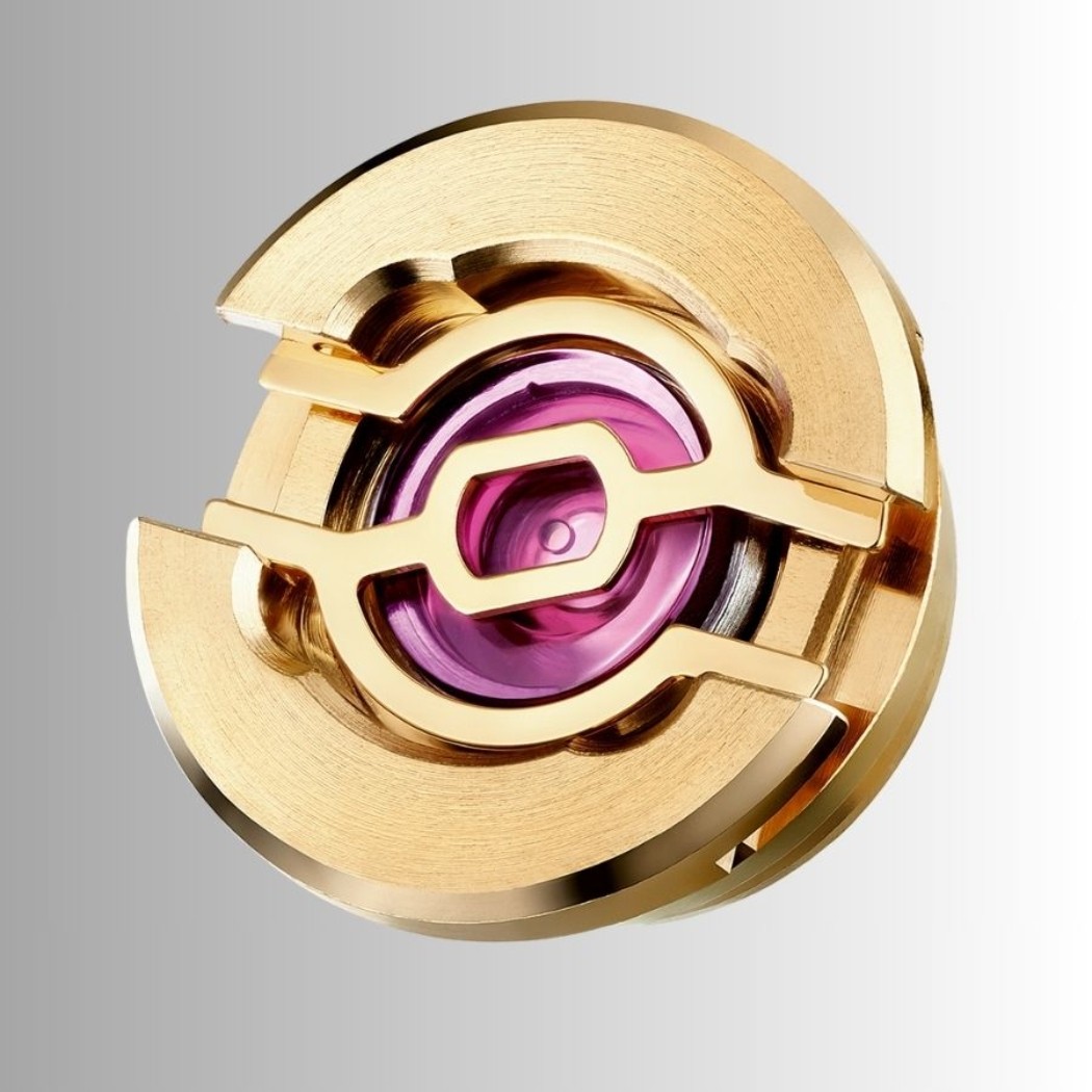 Chân kính đồng hồ đa số làm từ Ruby nhân tạo hoặc Sapphire tổng hợp