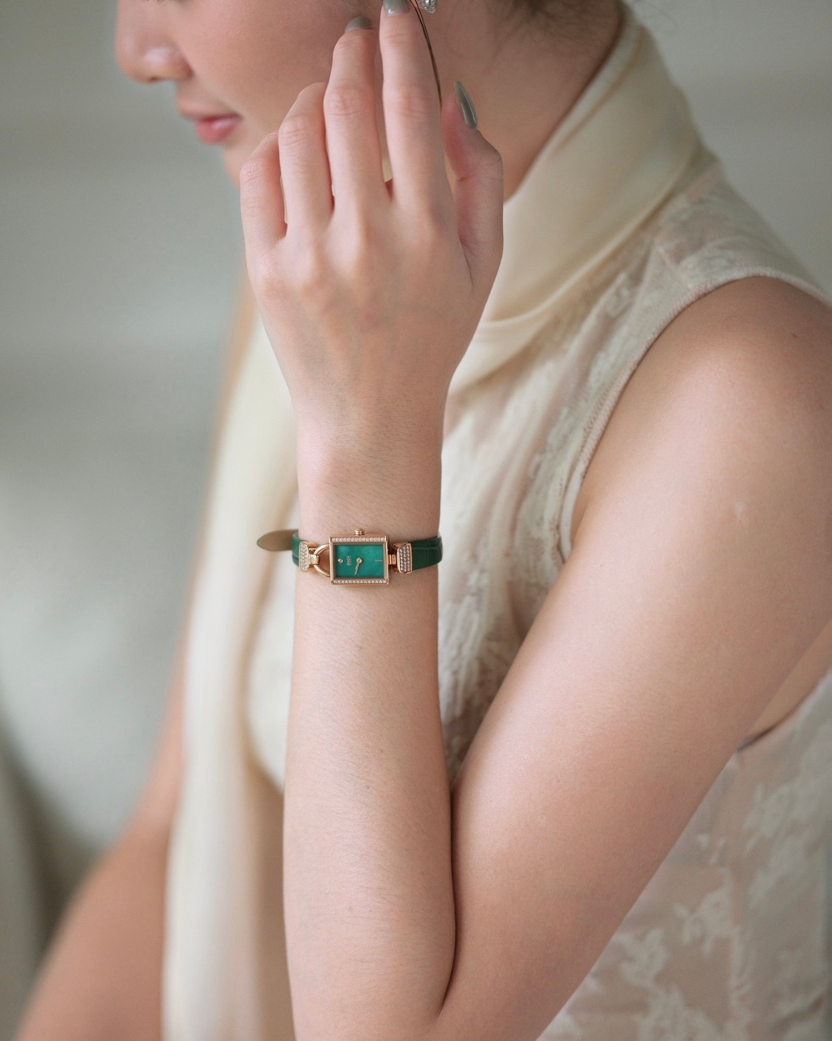 7 mau dien dong ho saga mop diamonds