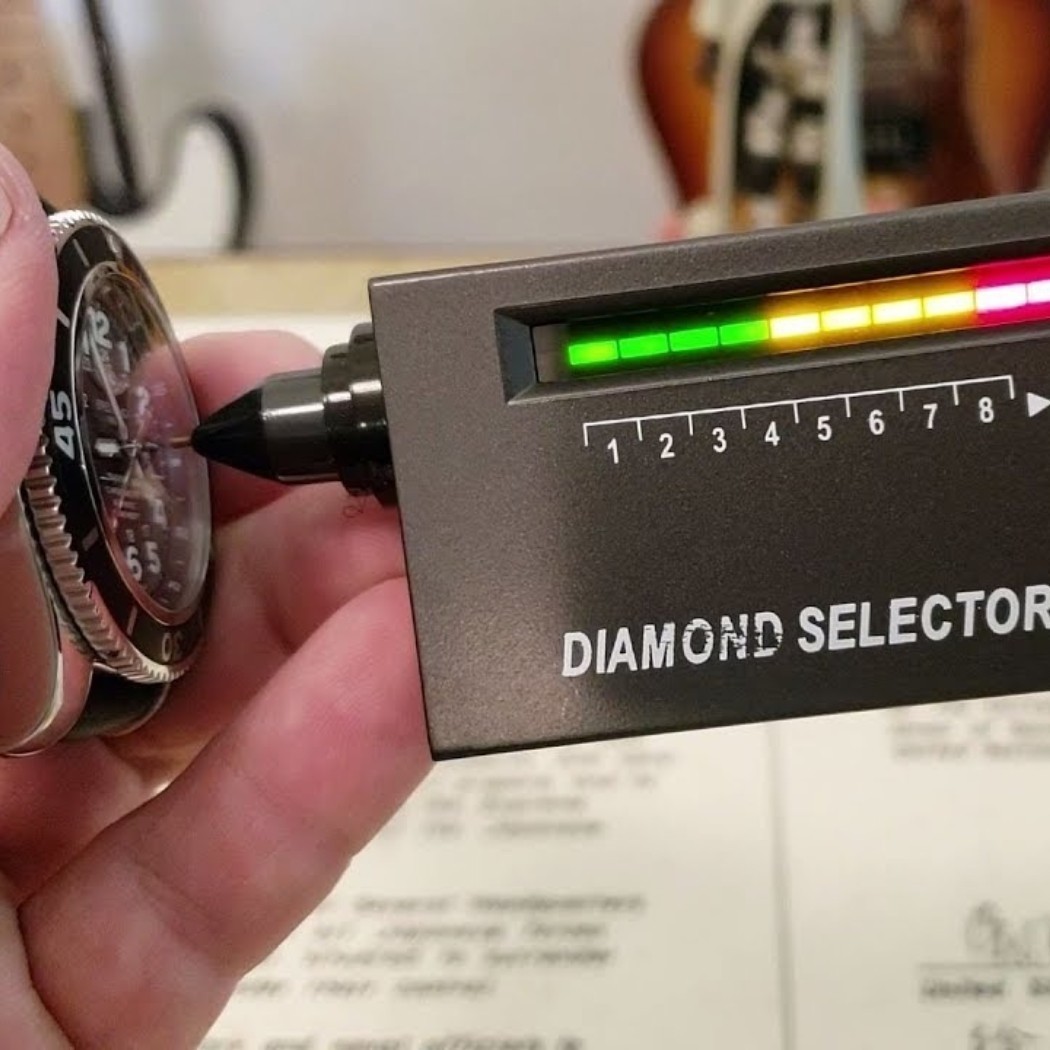 Nhận biết kính Sapphire bằng thiết bị đo chuyên dụng