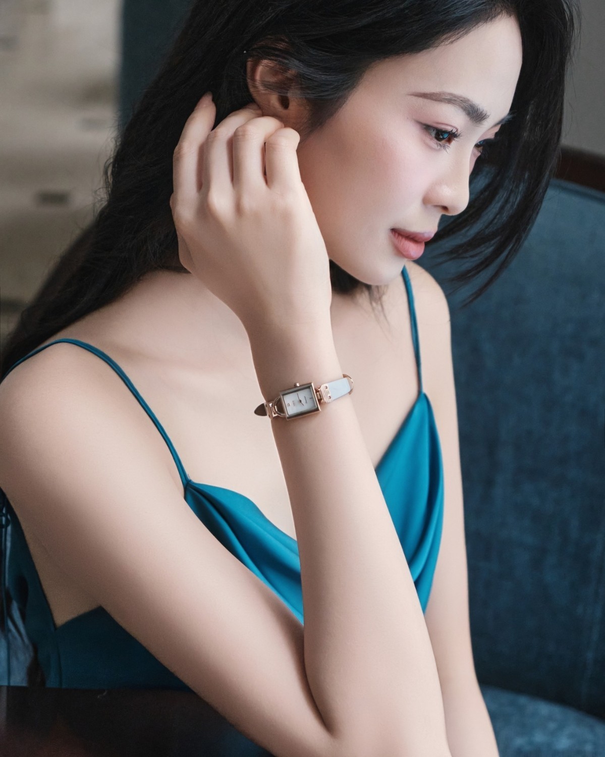 Đồng hồ mặt xà cừ chính hãng khó bị trầy xước