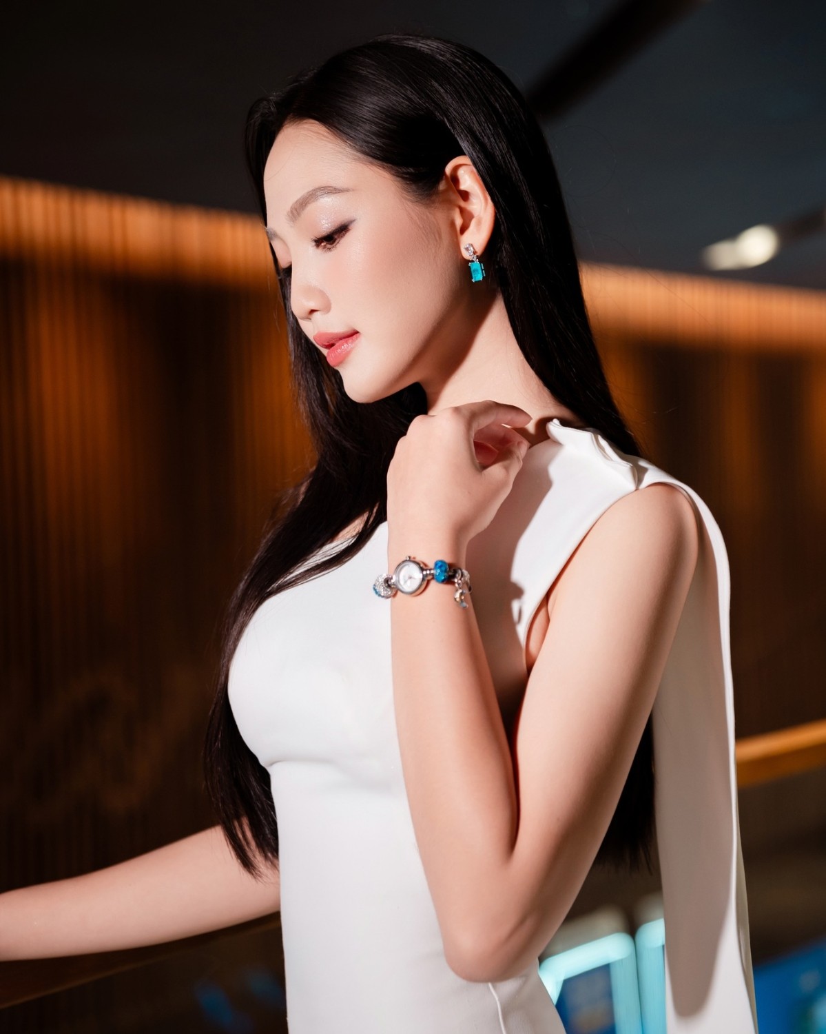 Hóa thành mỹ nhân huyền bí với vòng tay charm Saga