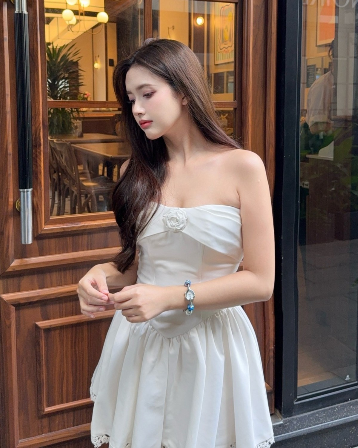 Mẫu đeo đồng hồ Saga mặt xà cừ - Ảnh 11