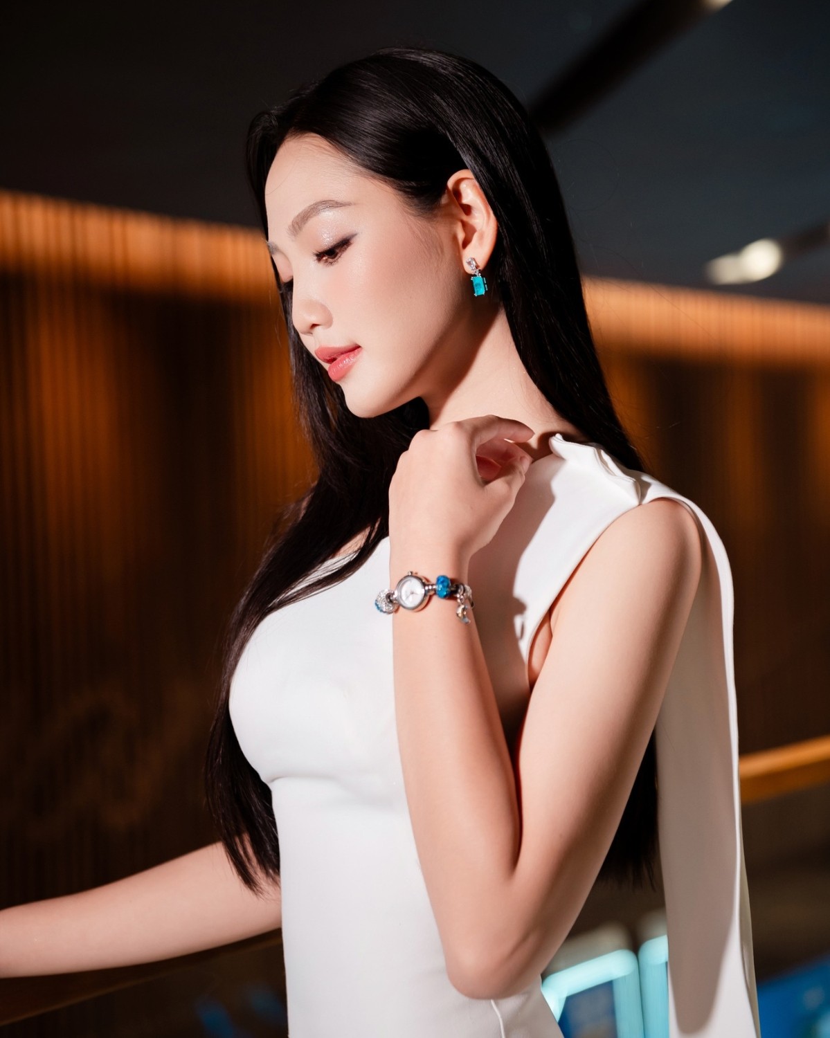 Saga 53229-SVMWSV-8 trên tay Đoàn Minh Anh