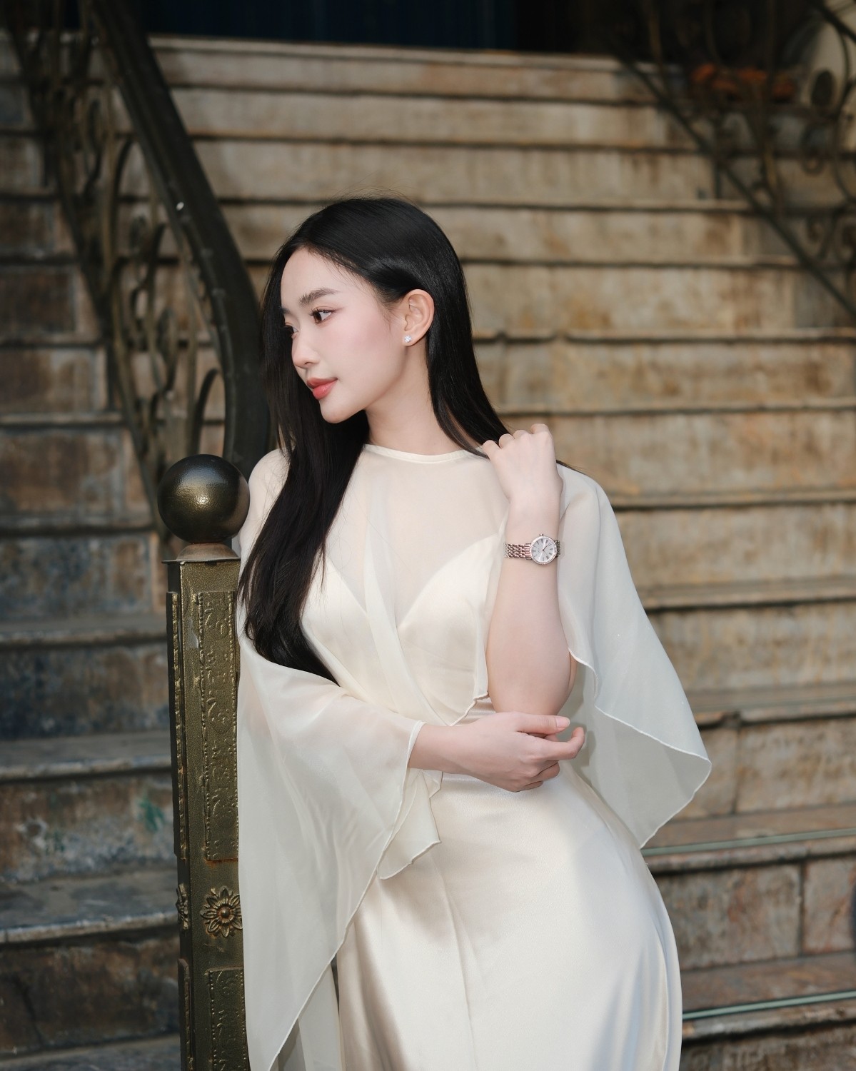 Huệ Chi diện đồng hồ Saga 53578-SVPKSV-2