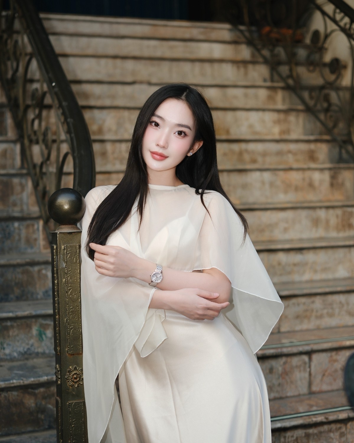 Huệ Chi và đồng hồ Saga 53578-SVPKSV-2