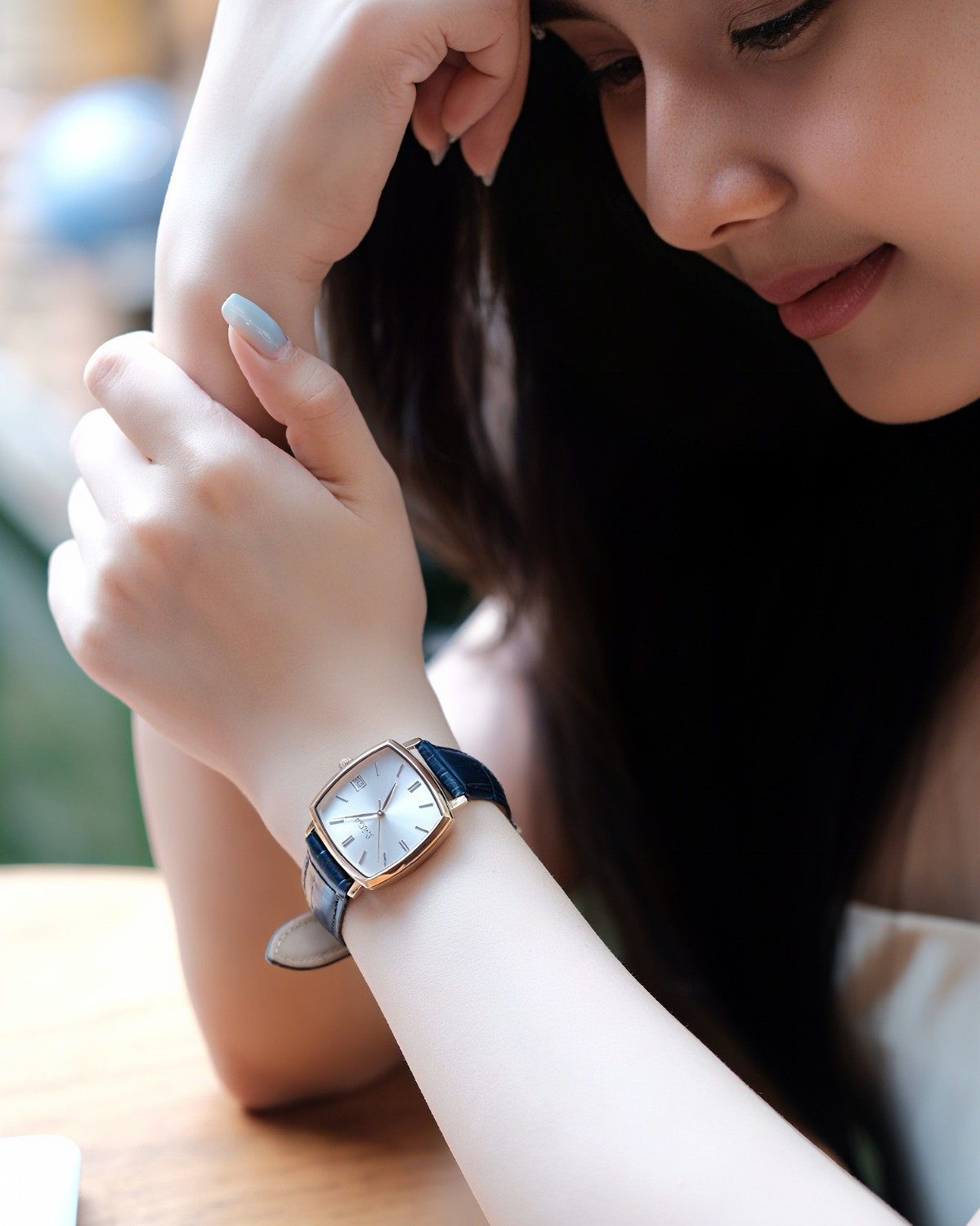 Mẫu đeo đồng hồ Saga Stella 71979-RGSVBL-2