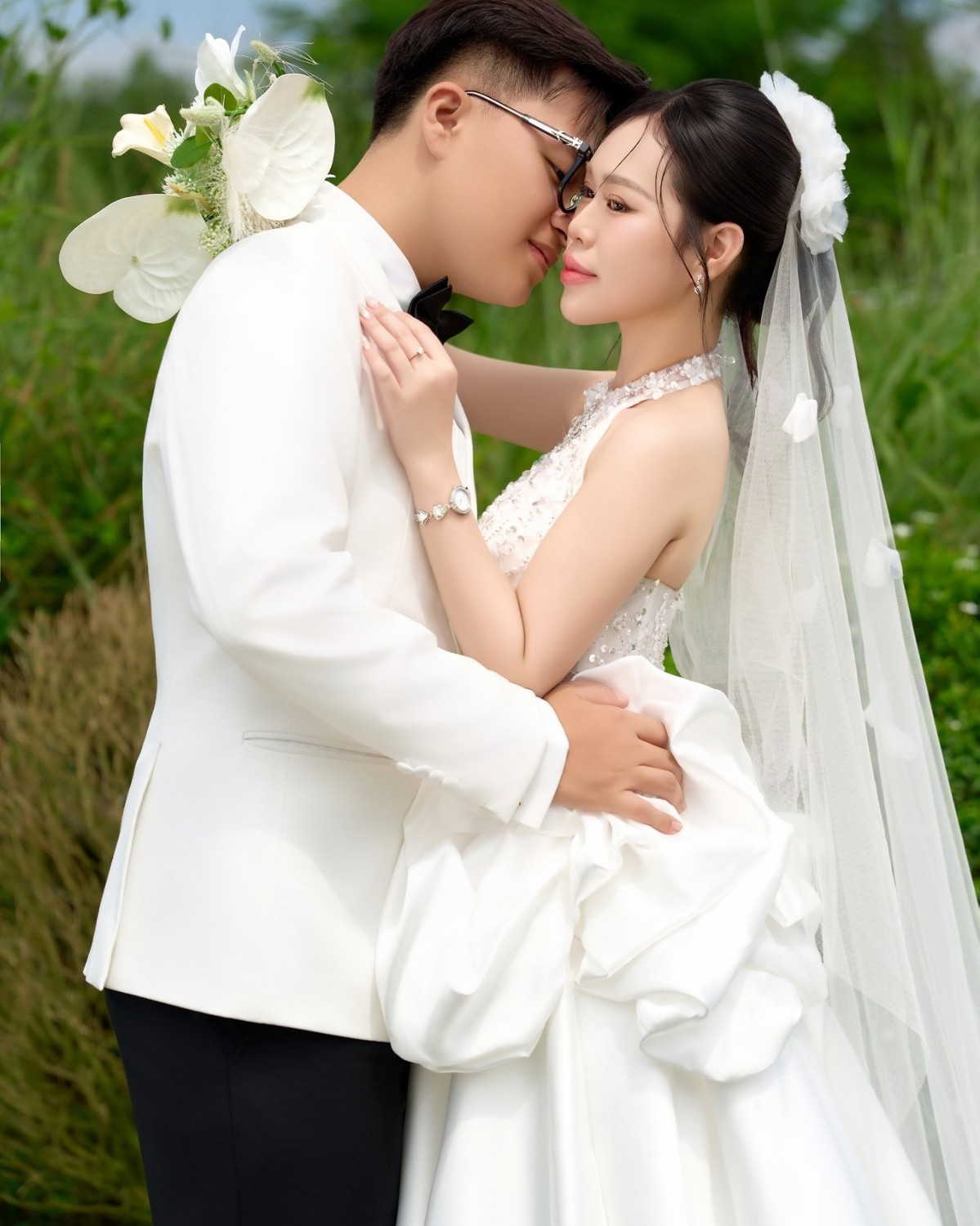 review mau deo saga 53442 svmwsv 2 chup hinh cuoi cung chong