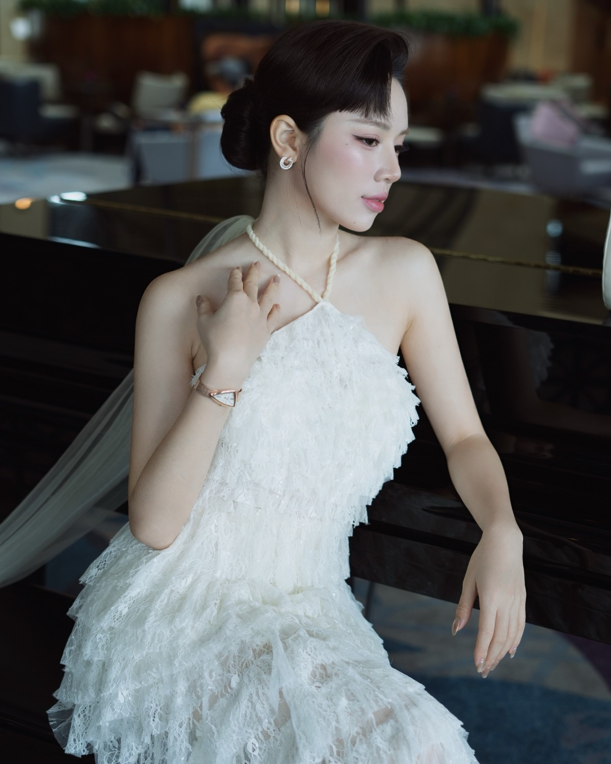 Thu Trang và đồng hồ Saga 80746-RGMWRG-2