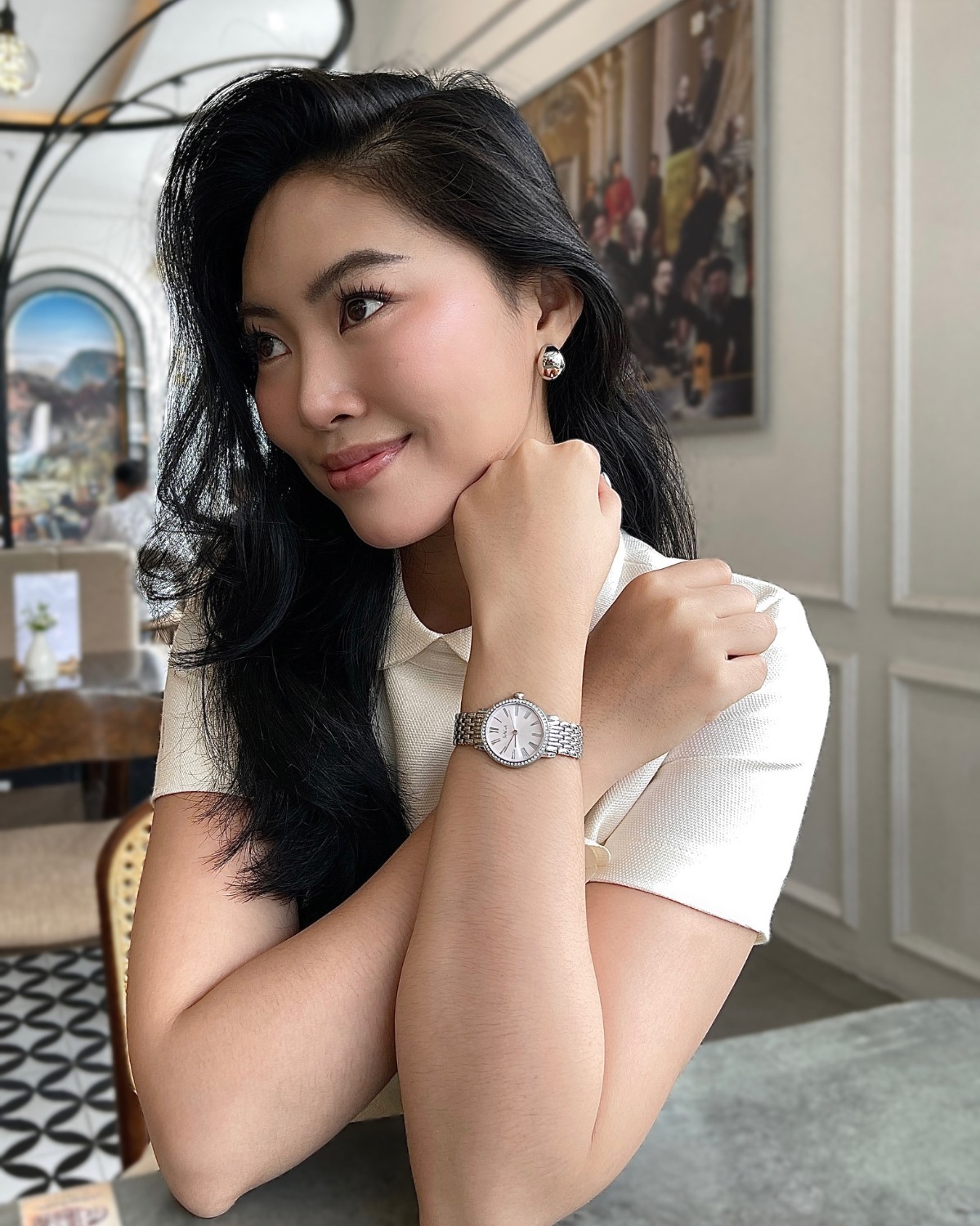 Trúc Quỳnh đeo Saga 53578-SVPKSV-2