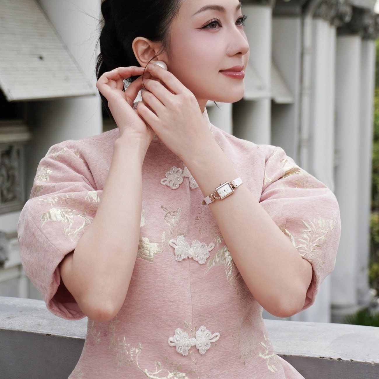 Đồng hồ Saga da cá sấu chính hãng có mức giá phải chăng