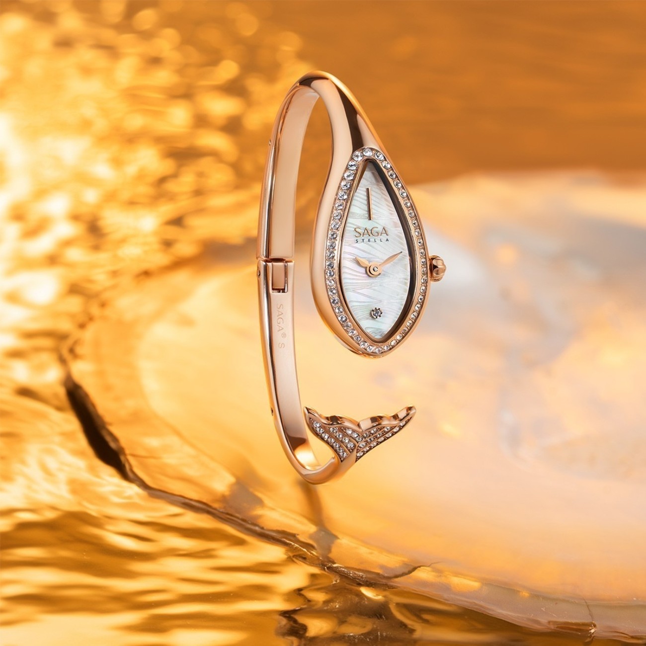 Đồng hồ đeo tay nữ đính đá và khảm xà cừ