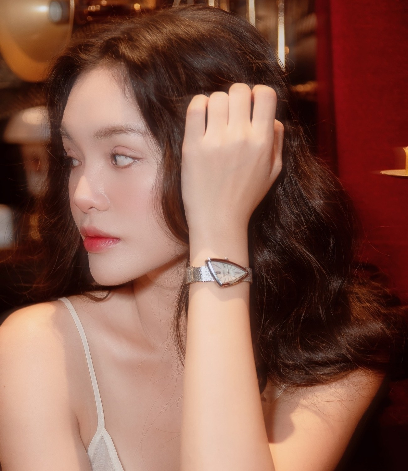 Đồng hồ đeo tay nữ Saga Triangle