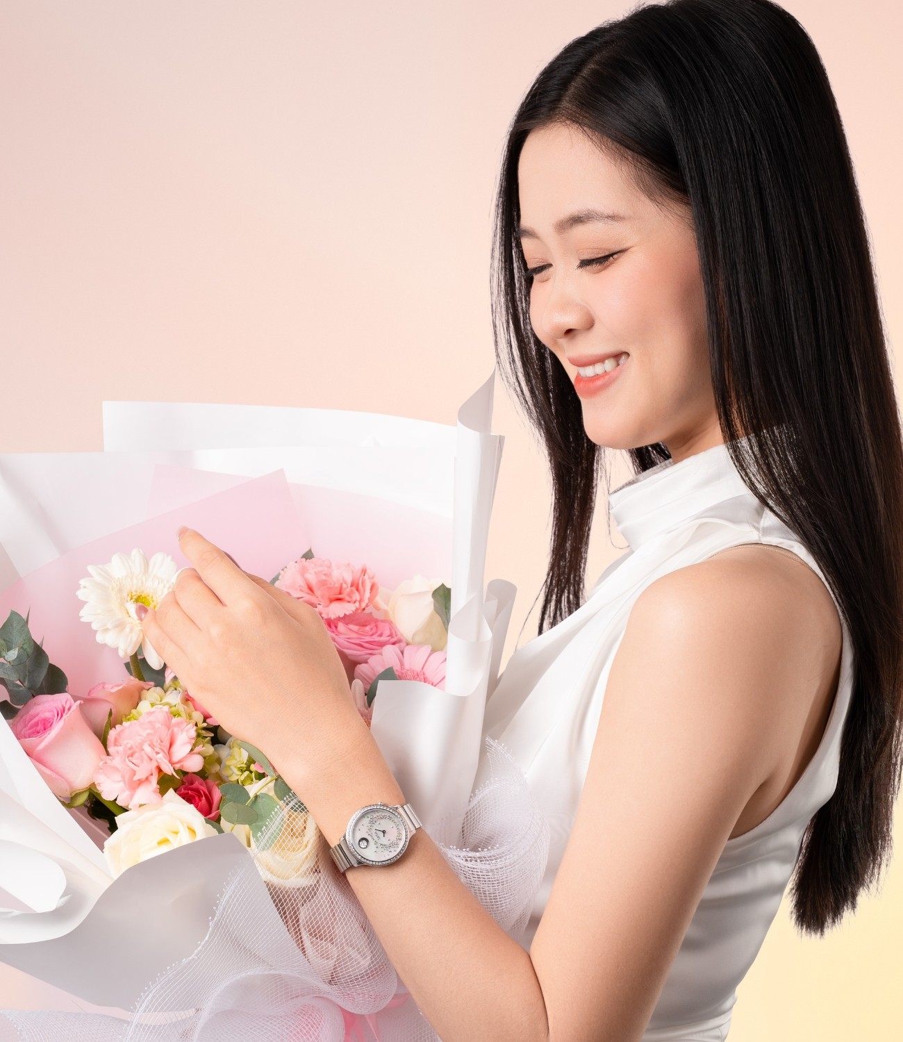 Đồng hồ Saga Heartbeat Signal trên tay mẫu