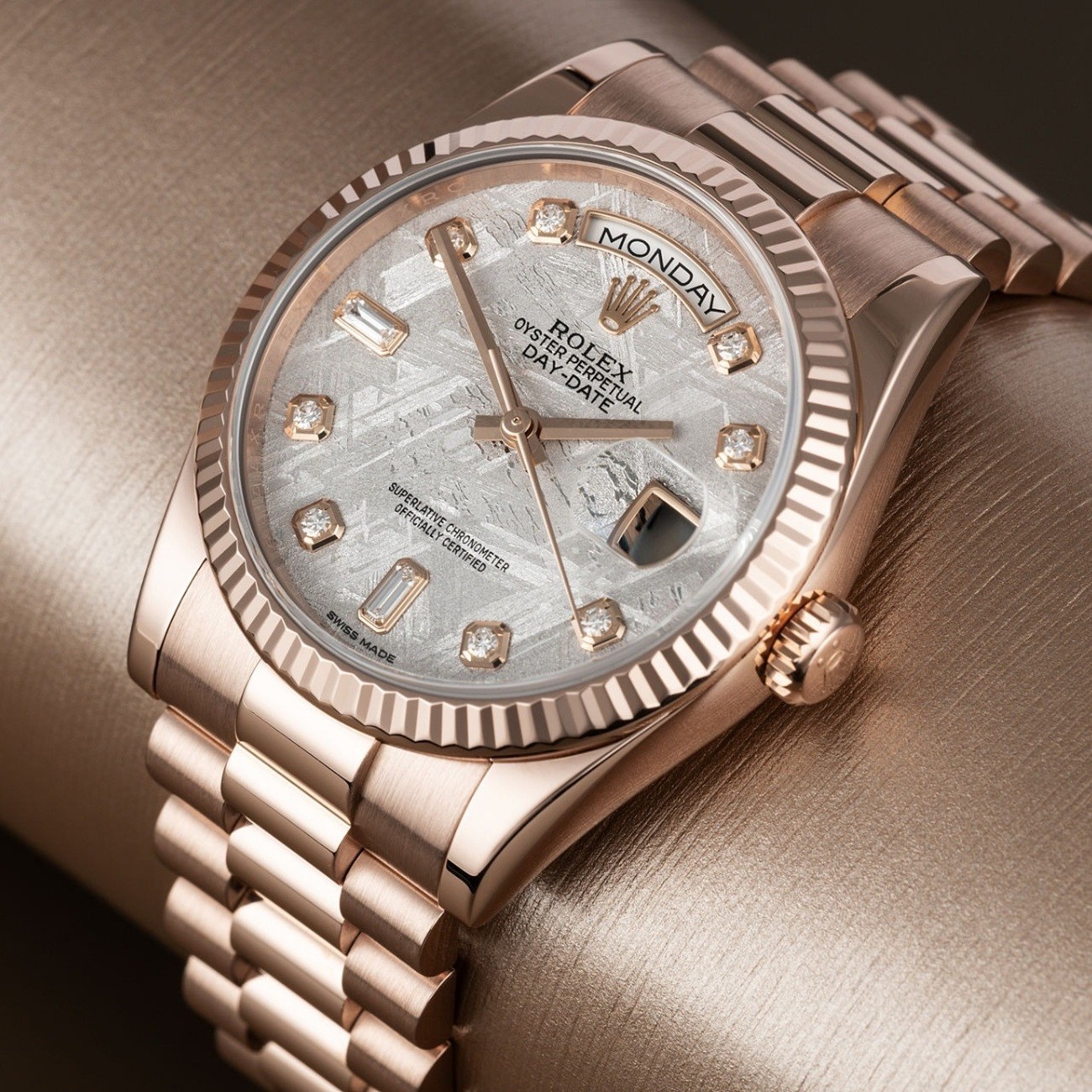 Đồng hồ đeo tay nam Rolex mặt thiên thạch