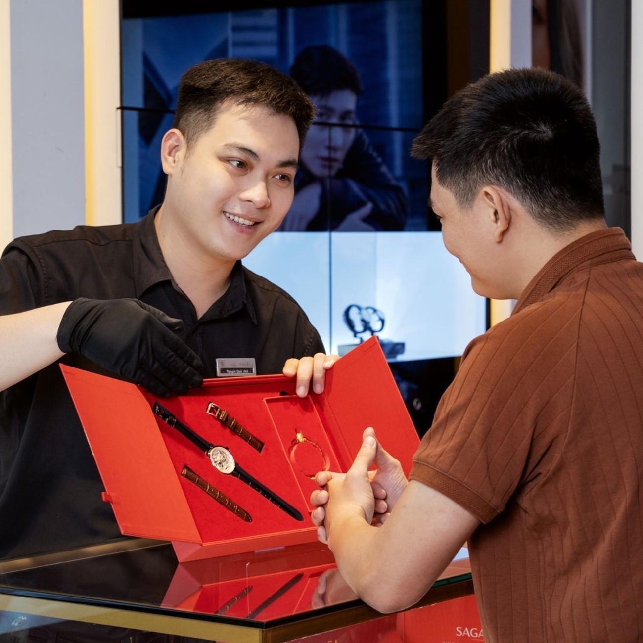 Quyền lợi khi mua đồng hồ nam chính hãng tại Saga Vietnam