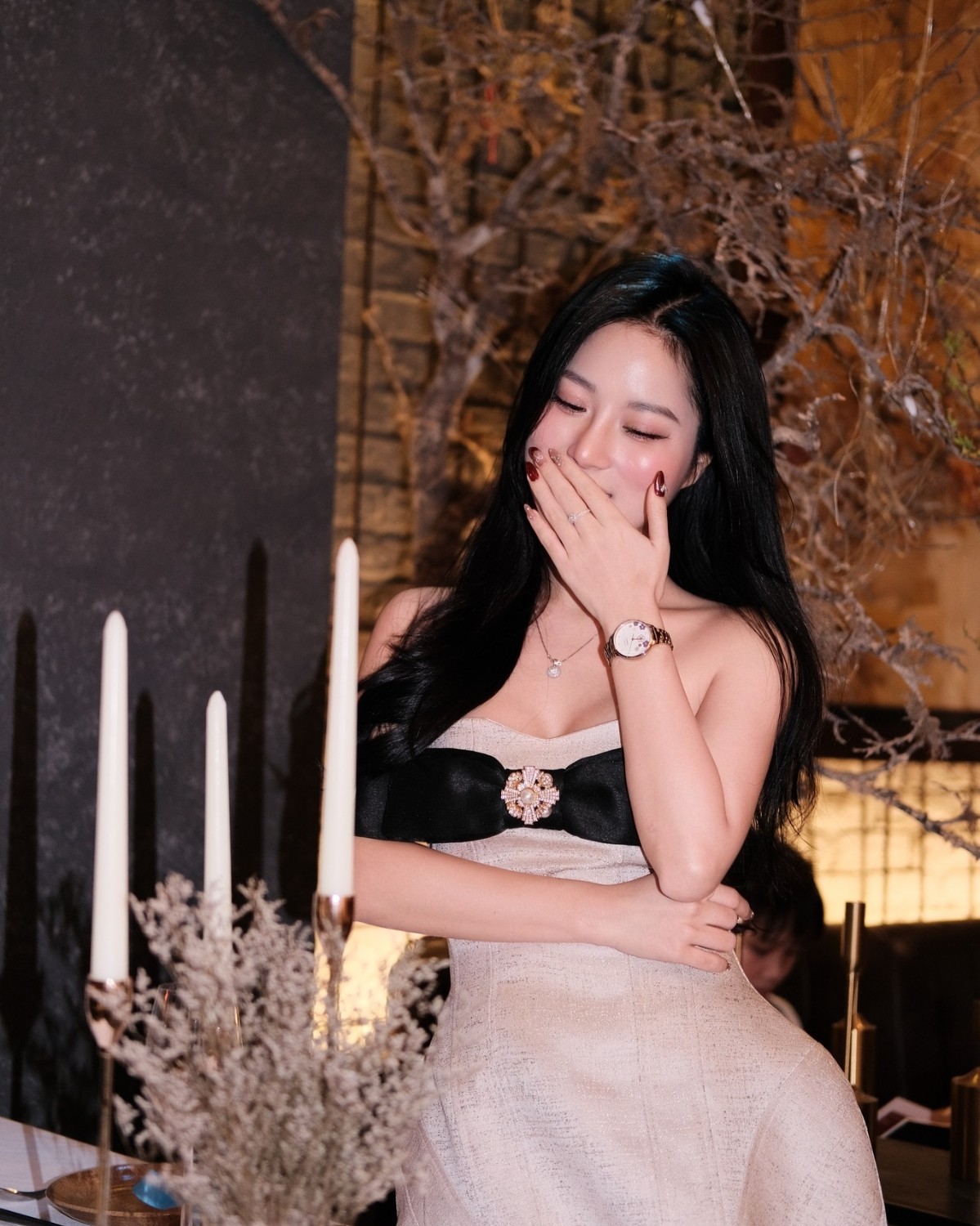 Quỳnh Hương và đồng hồ Saga 54390-LGCRLG-2A